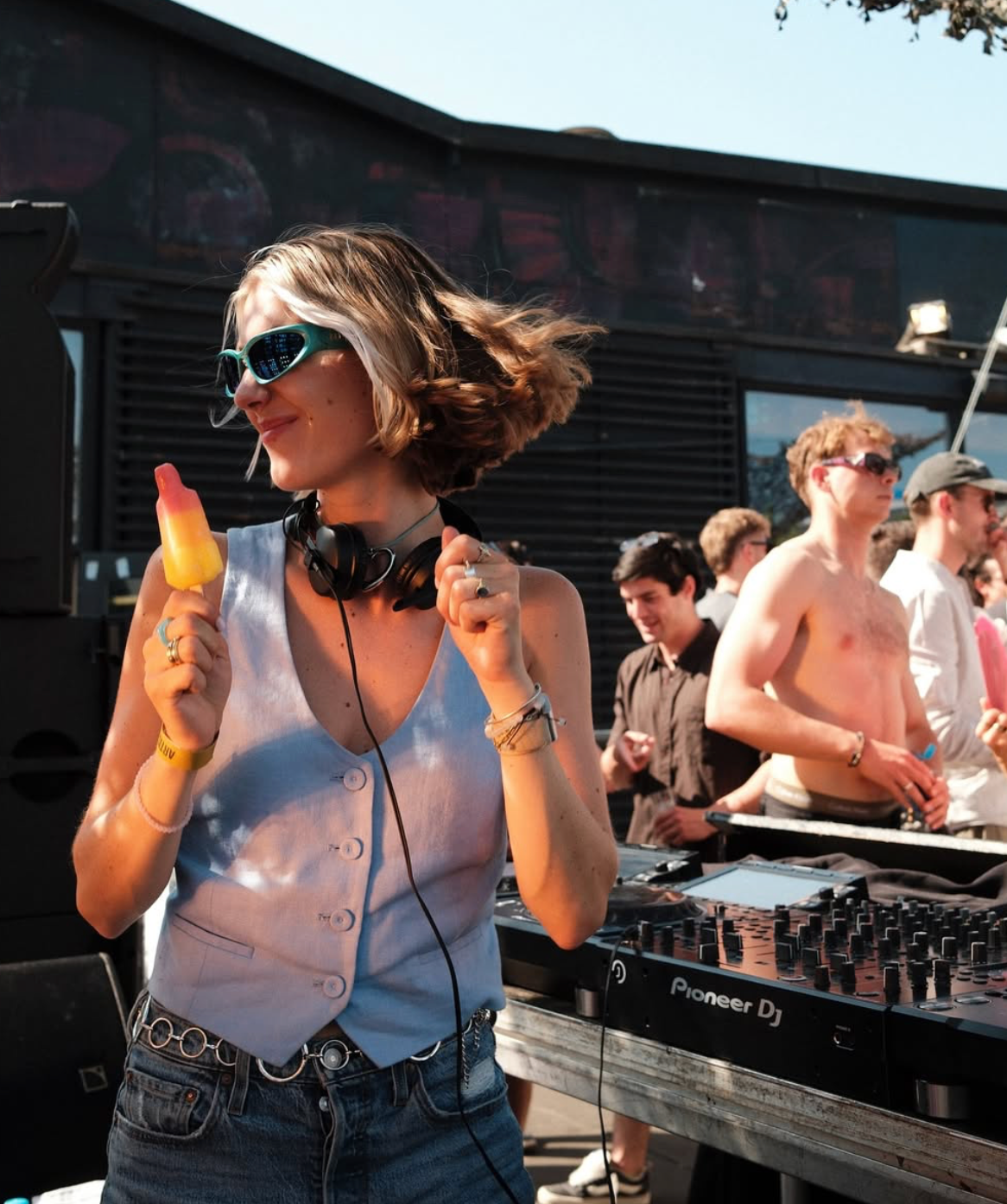 an image of an artist