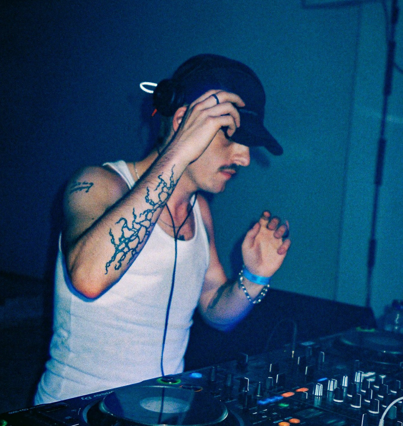 an image of an artist