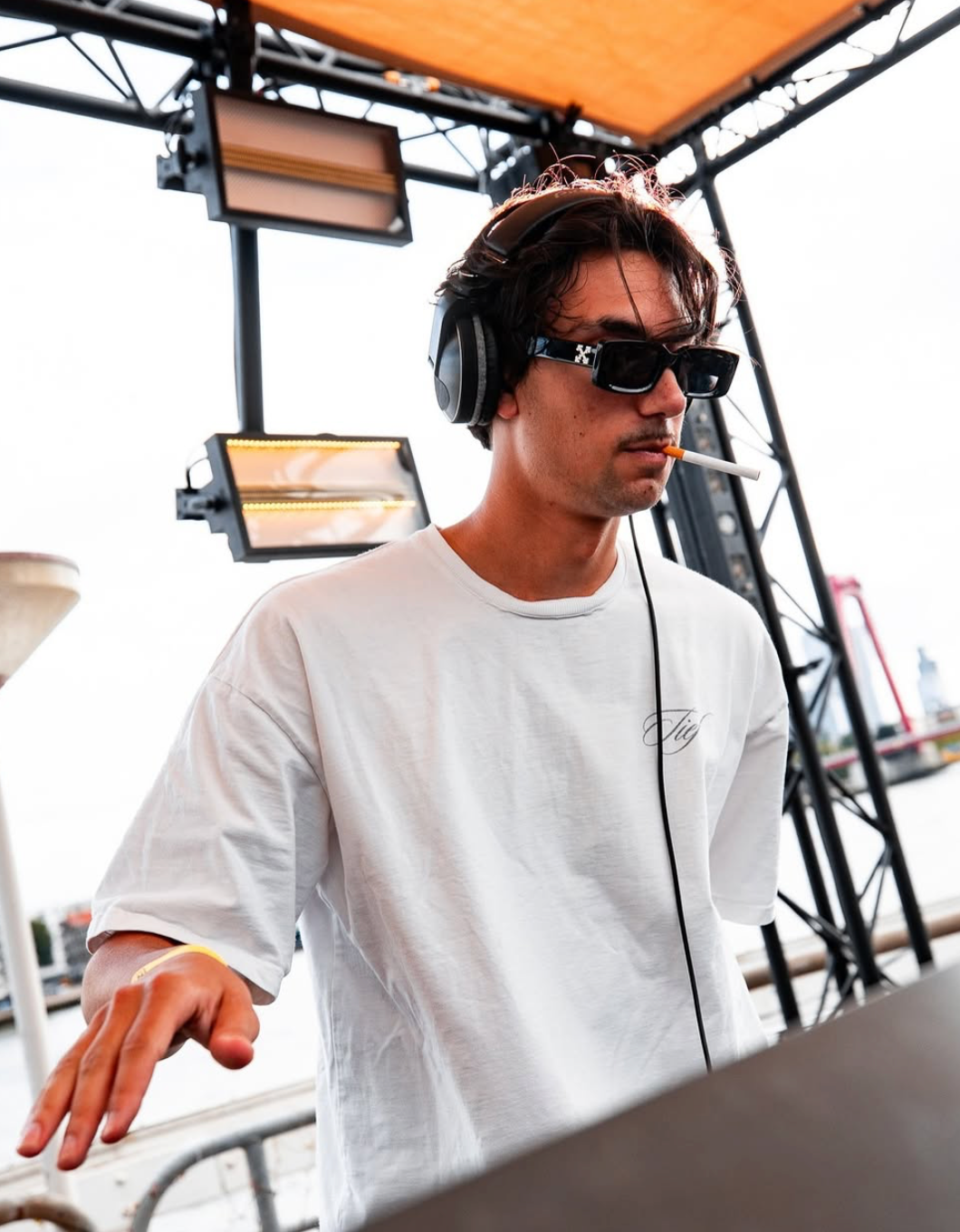 an image of an artist