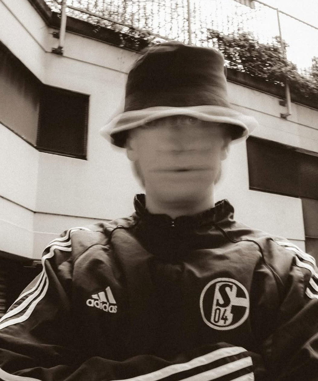 an image of an artist